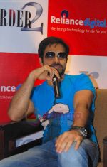 Emraan Hashmi at Reliance store in Vashi on 1st July 2011 (1).JPG